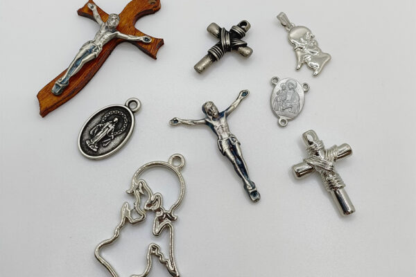 Articoli-religiosi-croce-crocera-meglietta-religiosa-altarino-placche-religiose-tappi-ampolline-ostensorio-zama Articoli-religiosi-croce-crocera-meglietta-religiosa-altarino-placche-religiose-tappi-ampolline-ostensorio-zama